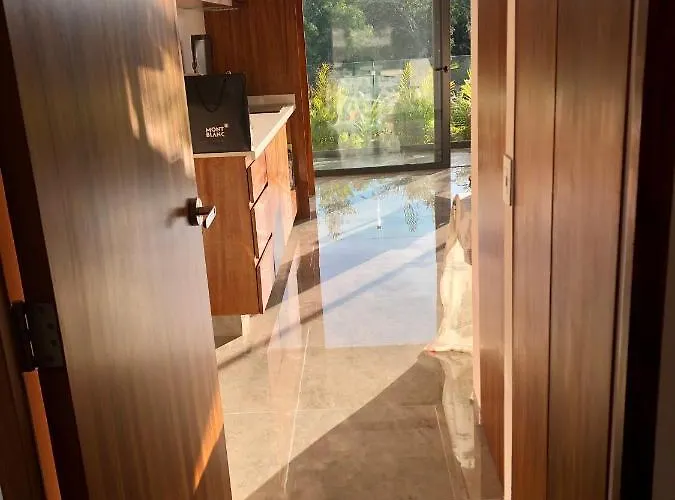 Mistiq Largest Ph With Gym, Club Shuttle & Fast Wifi Apartment